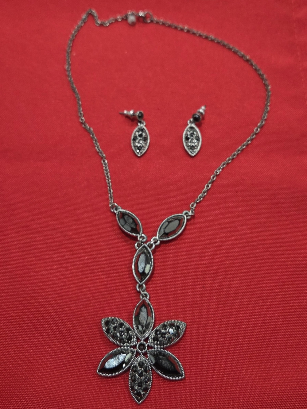 Gunmetal Flower Pendant Necklace & Earrings Set - Women Jewelry